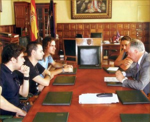El alcalde Palencia, Heliodoro Gallego, reunido con la Junta Directiva de ACUP: Álvaro Calvo (presidente), Alberto Rodriguez (secretario) y Ricardo Pelaz (ex-presidente)