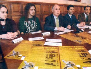 Laura Rodríguez, Álvaro Calvo, Heliodoro Gallego, Pedro Caballero y José Manuel Fernández, de izquierda a derecha, ayer. :: OSCAR NAVARRO