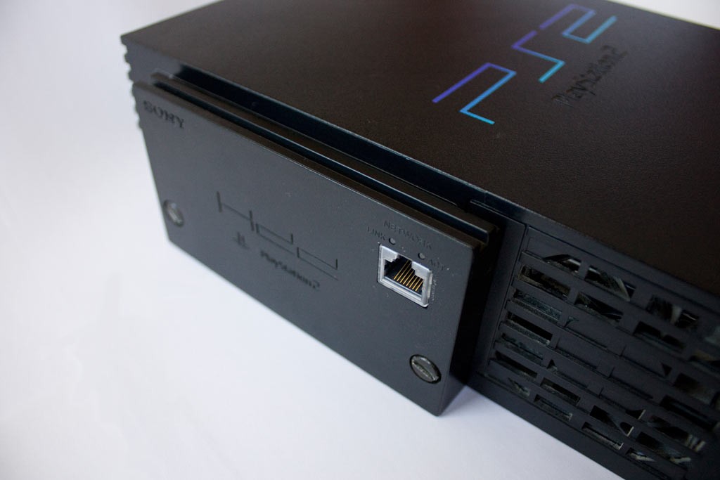 Adaptador de red y disco duro montado en PlayStation 2